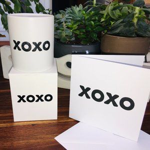 FIRM!  GIFT SET:  Kisses & Hugs!  XOXO Candle & Card